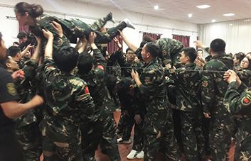 ֻ���B��ƴ�������ܳ�Խ������