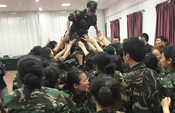 �Θ�ƥ�R�y��Խ�����˱��F���L����