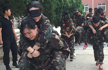 ������Σ�������;�ж�ô�Ķ����D�U���Ҷ����v�������¸�ǰ�С�