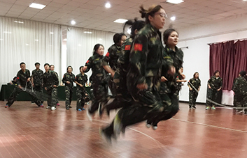 �����X�����Ʊ��O�����@һ·�҂��A��Ư����