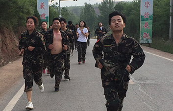 ͽ������15�������w򞡰�L��·����ĥ�Z����Ѫ�Ի�����