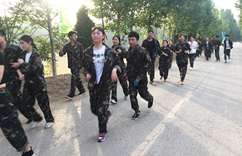 ���˲����������ŗ�������ֱǰ��