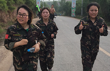 ���˲����������ŗ�������ֱǰ��